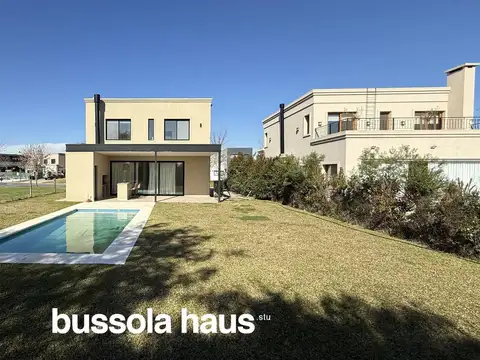 Casa en alquiler  de 5 ambientes con pileta en Araucarias Puertos Escobar