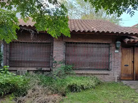 Venta de casa 4 Amb con jardín en Bella Vista