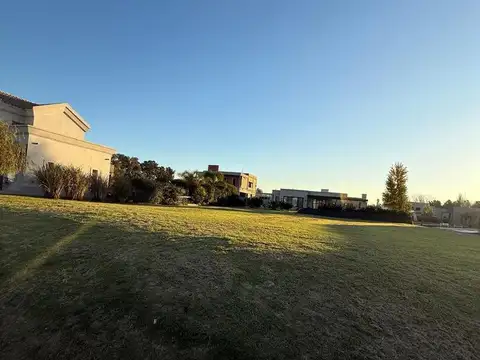 Terreno en Venta 25  mts Fondo