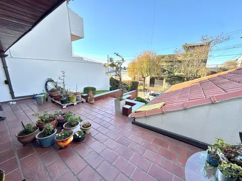 Casa 6 ambientes con 3 baños