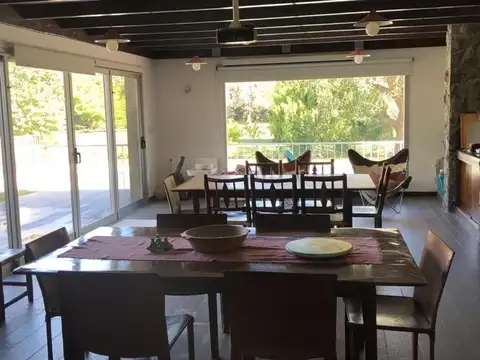 CASA EN VENTA EN AYRES DE PILAR. VISTA PARQUE CENTRAL.