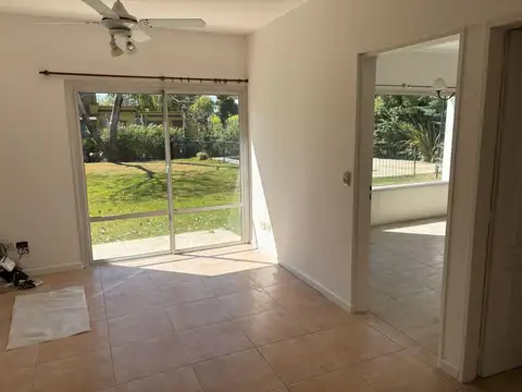 Casa en Alquiler con 4 cocheras