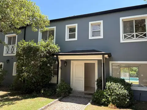 Casa en alquiler anual, 3 dormitorios, pileta, Barrio La Legua Pilar