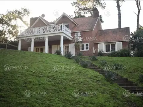 Casa 5 ambientes con 3 baños