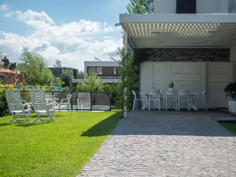 Casa en Alquiler en City Bell, USD 2.000