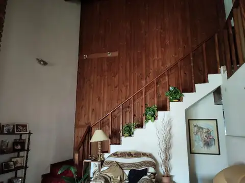 Casa 5 ambientes con 2 baños