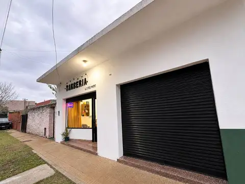 Casa 6 ambientes con 2 baños