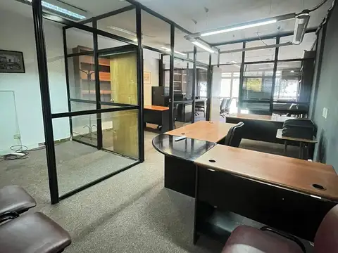 ALQUILER DE OFICINA 4 AMBIENTES AMOBLADO Y EQUIPADO EN MICROCENTRO