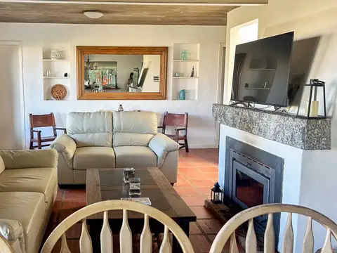 Casa 5 ambientes con 4 baños