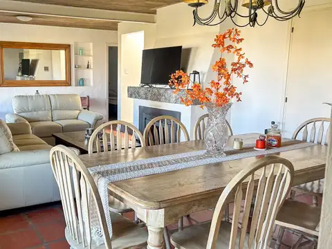 Casa 5 ambientes con 4 baños