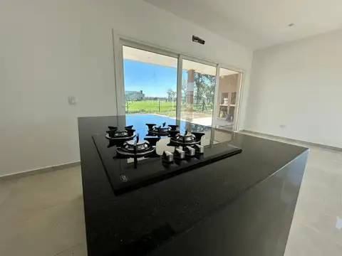 Casa en Alquiler con 1 cochera