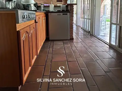 Casa en Venta con 2 cocheras