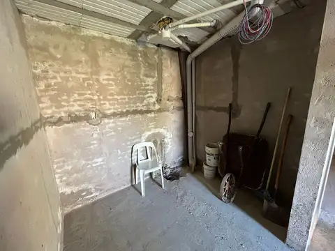 Casa 5 ambientes con 1 baño