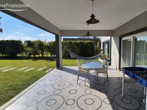 Casa en Alquiler Temporal con 4 cocheras