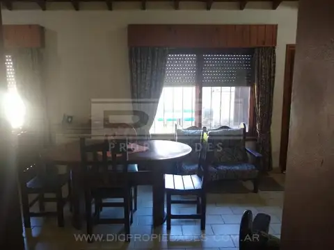 Casa 4 ambientes con 2 baños