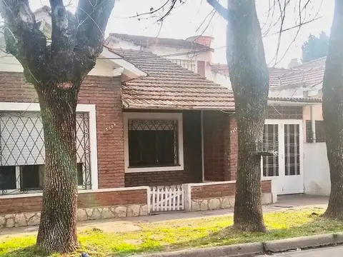 Maestro Santana al 2300 entre Guido y Padre Acevedo