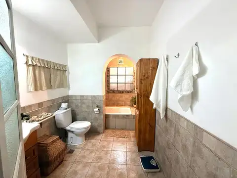 Casa 4 ambientes con 2 baños