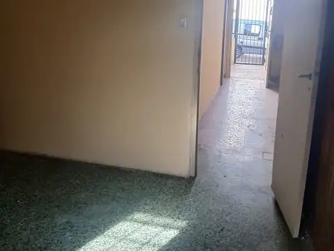 Depto Tipo Casa en Alquiler en Villa Bonich, $ 400.000