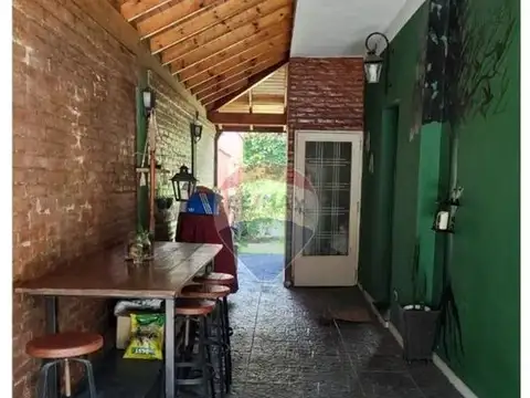 VENTA CASA 4 AMB C/PILETA Y LOCAL QUILMES OESTE
