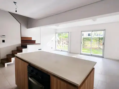 Dúplex con jardín en Benavídez. 2 Dormitorios. súper luminoso