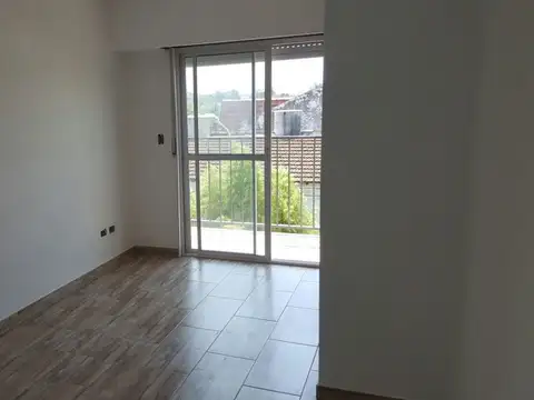 Departamento en Alquiler en Villa Luzuriaga, $ 550.000