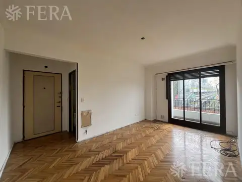 Venta departamento 3 ambientes con balcón en San Telmo