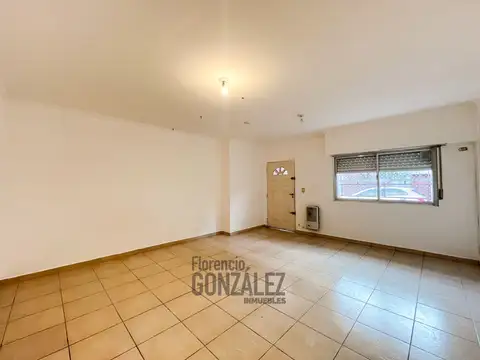 Depto Tipo Casa en Alquiler en Liniers, $ 720.000
