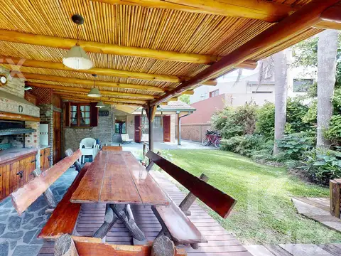 Casa 5 ambientes con 2 baños