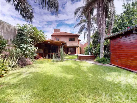 Casa en Venta con 2 cocheras