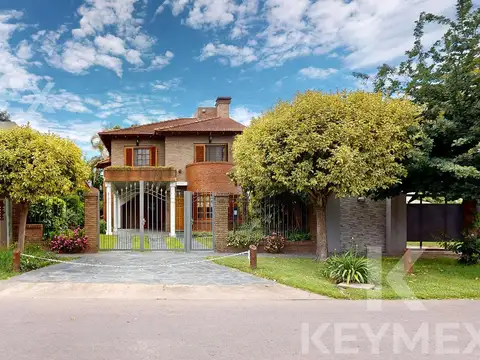 Casa en venta en City Bell de tres dormitorios