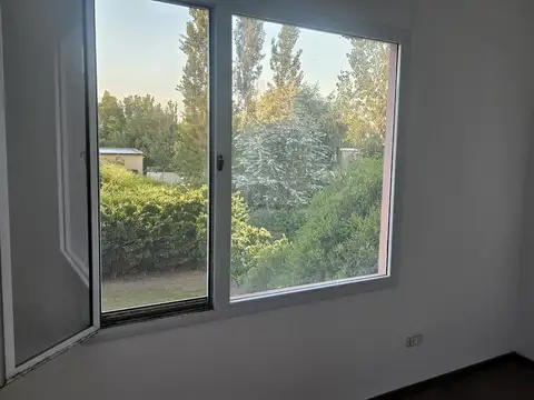 Casa en Alquiler con 1 cochera