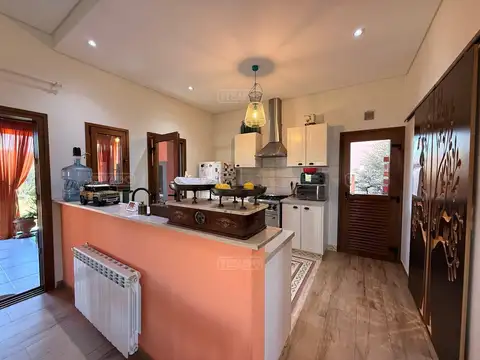 Casa en Alquiler con 2 cocheras