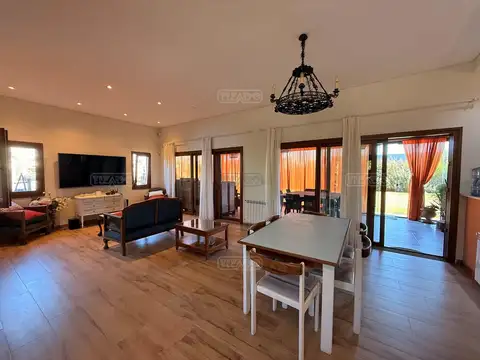 Casa 5 ambientes con 4 baños