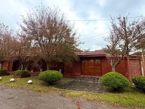 Casa en Venta con 2 cocheras