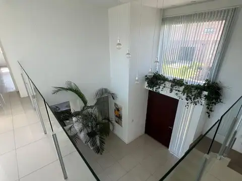 Casa de Categoría en Venta, Santiina Norte - Valle Escondido