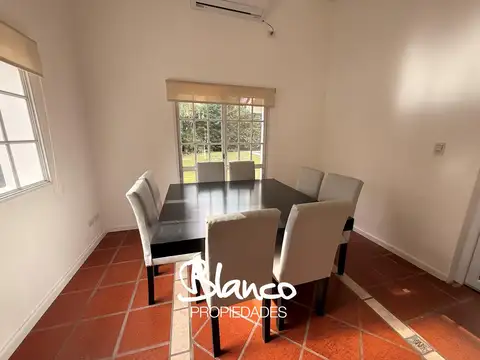Casa en Alquiler con 1 cochera