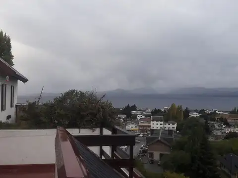 Amplio departamento de 3 dormitorios, 2 baños, terraza y cochera en el Centro