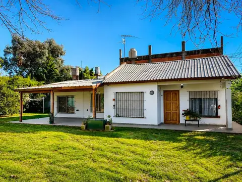 Hermosa casa con amplio parque en Muñiz