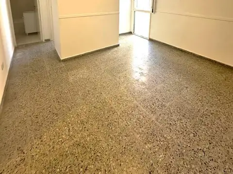 VENTA. Departamento a Nuevo. Bajas Expensas.