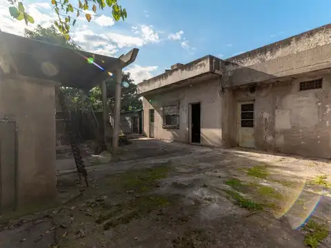 VENTA CASA 3 AMBIENTES EN BURZACO + TERRENO LIBRE