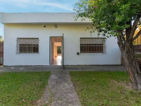 VENTA CASA 3 AMBIENTES EN BURZACO + TERRENO LIBRE