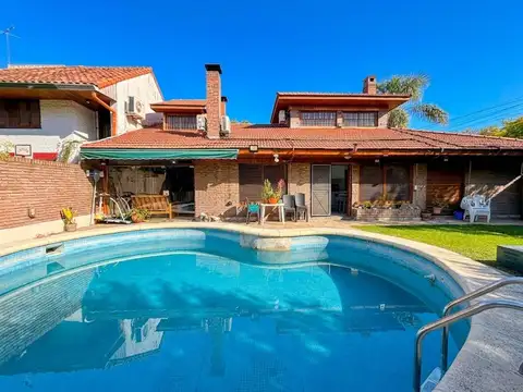 CASA EN VENTA GONNET 4 DORMITORIOS CON PILETA