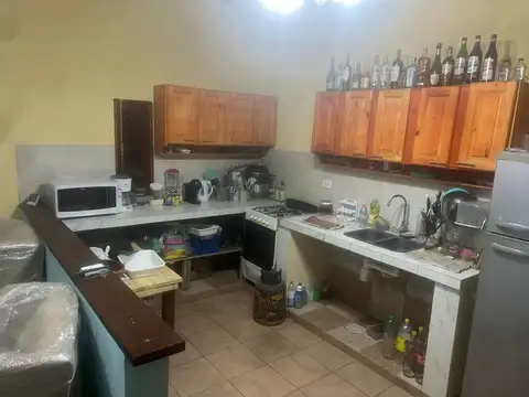 Casa 4 ambientes con 2 baños