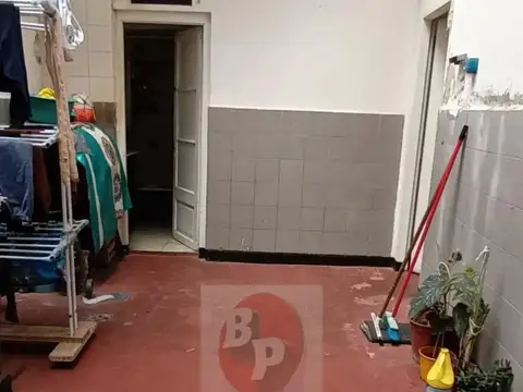 UNICO LOCAL C/SOTANO + VIVIENDA DE 4 AMB C/PTIO - S/EXPENSAS