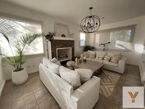 Casa en Venta con 2 cocheras