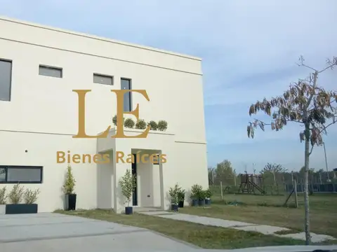 Casa en Venta con 4 cocheras