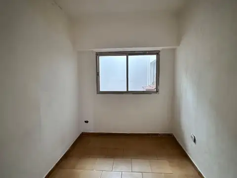 ALQUILER CASA 4 AMBIENTES CON COCHERA CASTELAR