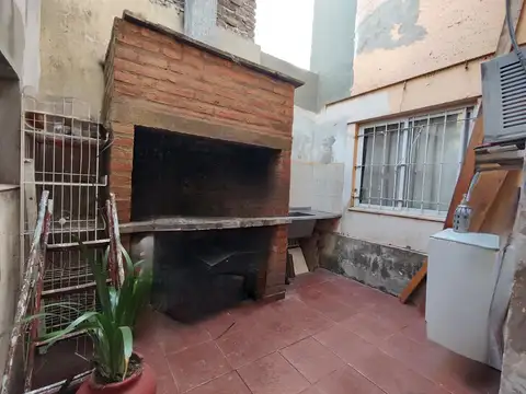 Casa 6 ambientes con 2 baños