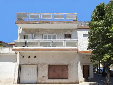 VENTA Casa 7 Ambientes con Cochera, Terraza, Parrilla en Villa Maipu