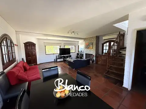 Casa en Venta con 2 cocheras